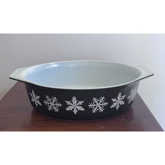 VTG PYREX 045 2 1/2 QT #35 Matte Black & White Snowflake Casserole Baking Dish - Picture 1 of 13